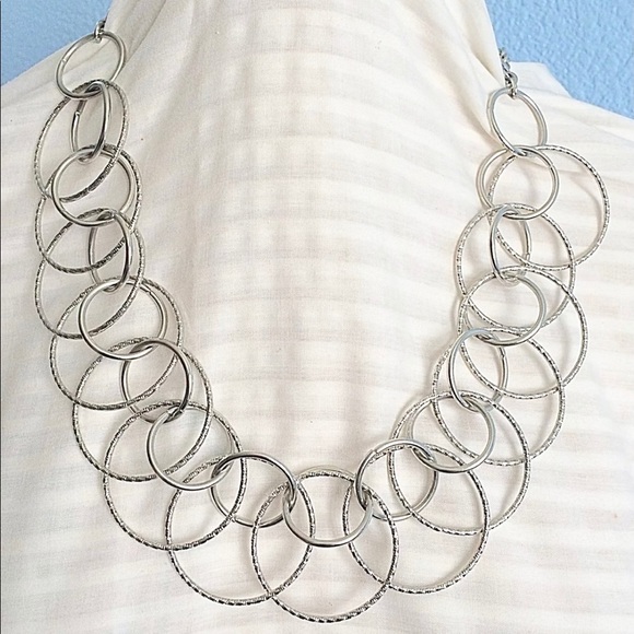 Vintage Silver Long Necklace Interlocking Smooth Textured Hoops Lobster Clasp - Picture 1 of 3